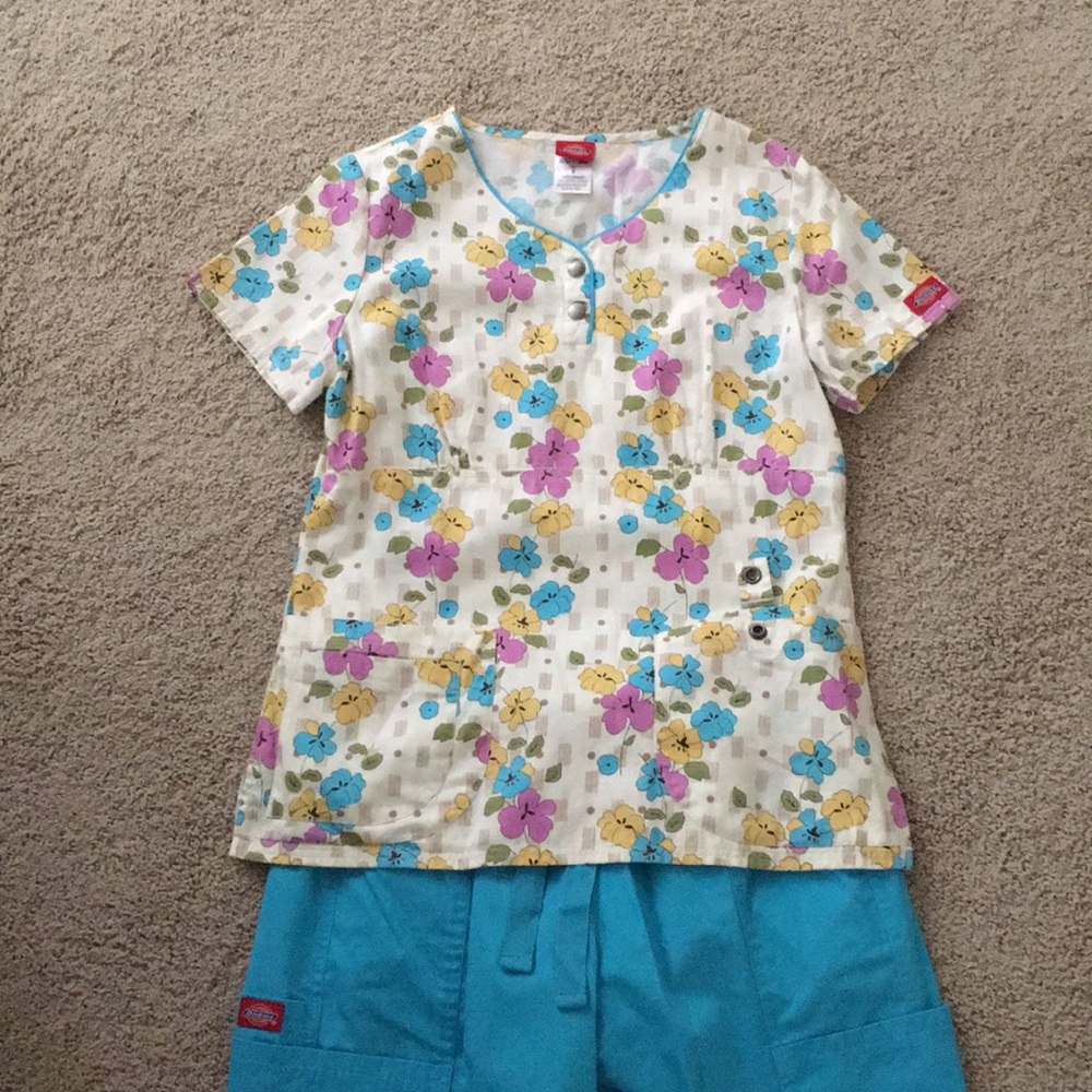 Scrub set